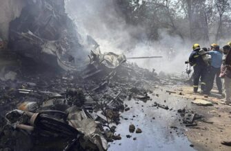 Катастрофа Boeing 787 в Індії: момент падіння літака зняли камери спостереження
