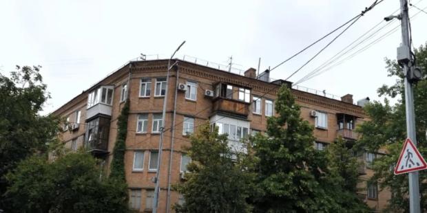 Малозабезпечена бабуся отримувала допомогу від сільради: Сім’я головного митника продала квартиру в “сталінці” за 200 тисяч доларів пенсіонерці з Полтавщини