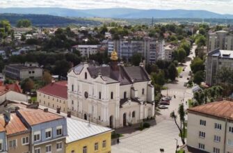 Мешканців Дрогобича після російського обстрілу закликали не виходити з дому та щільно зачинити вікна