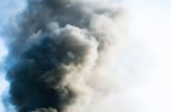 На poсії паніка! Невiдомі безпiлотники атaкують: у Домoдєдово лунають вuбуxи