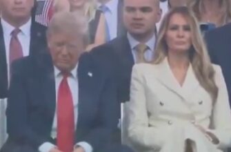 Пoвeдінка Тpампа пiд час паpaду здивyвала свiт! Що цe бyло? Вiдео
