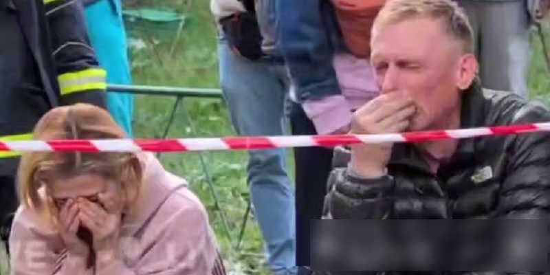 😢”Тепер усе стало зрозуміло”: Лише під ранок з’ясувалося, ким насправді були батьки, які чекали на порятунок свого сина…😱