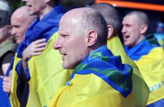 «Боже, я сина не впізнав»: зворушливі кадри зустрічі захисника з родиною після полону