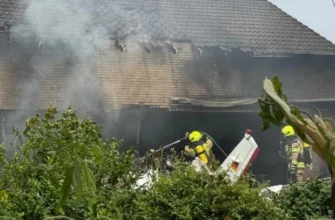 У Німеччині літак упав на житловий будинок, почалася пожежа (фото)
