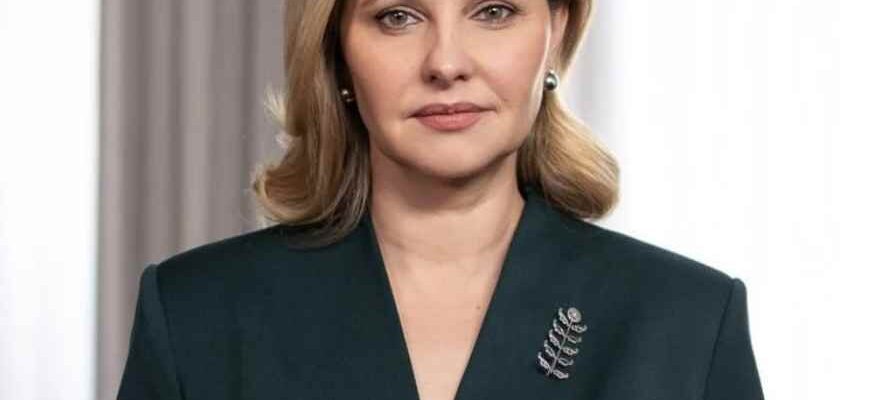У смарагдовому жакеті і з символічною брошкою: Олена Зеленська повідомила чудову новину