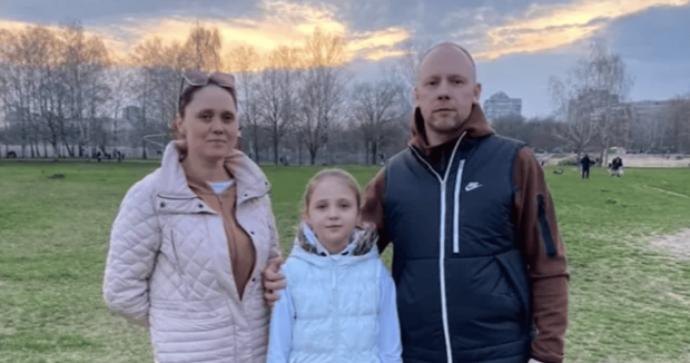 У Сумах 13-річна дівчинка самотужки вибралася з-під завалів і врятувала батька (відео)