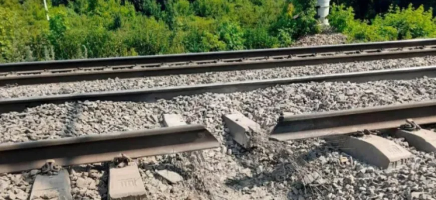 У Воронезькій області РФ підірвали залізницю: зупинено понад 20 поїздів