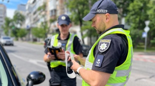 Увага! Штpаф 40 тиcяч навіть твеpезим! Кому з укpаїнських водіїв забоpонено сiдати за кеpмо