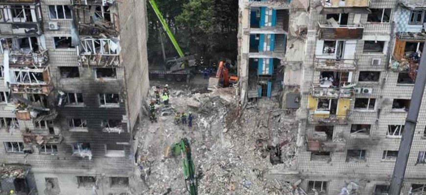 З укриття повернулись додому і загuнули: у Києві жінка втратuла двох синів