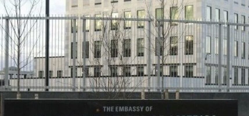 “Значні повітряні атаки”: Посольство США зн0ву попереджає про загрозу