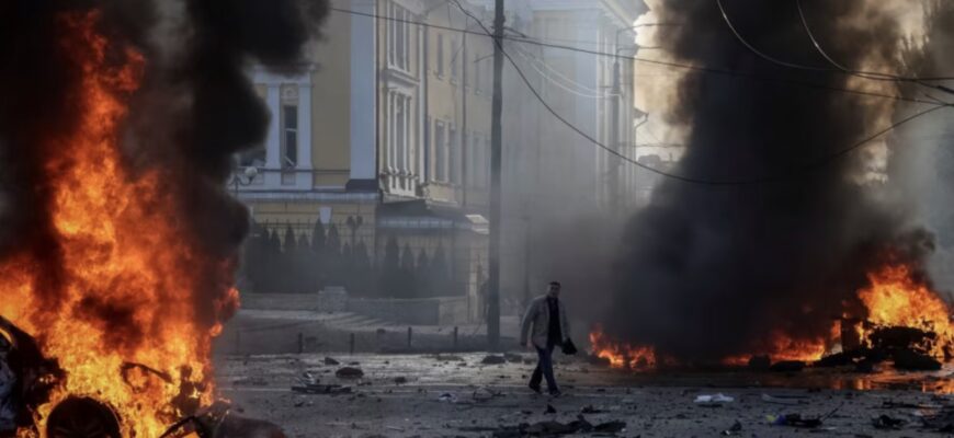 Крuвава атака 0купантів: по всій Україні вдарили майже півтисячі дронів та різних ракет – Зеленський озвучив наслідки