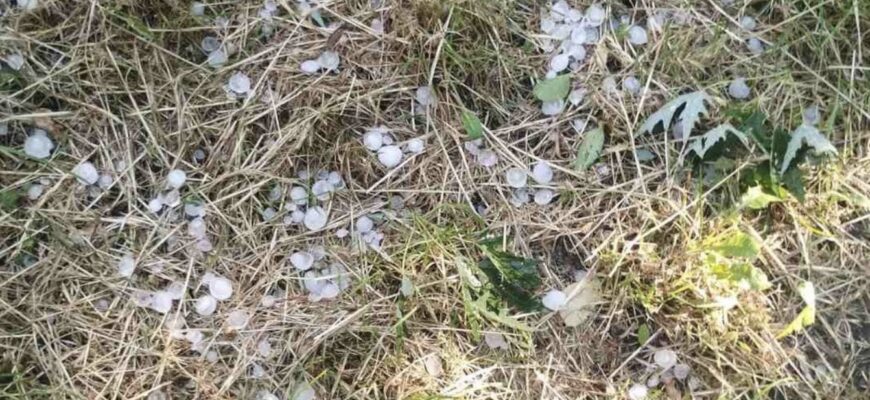 Київ засипало градом під час грози: фото, відео