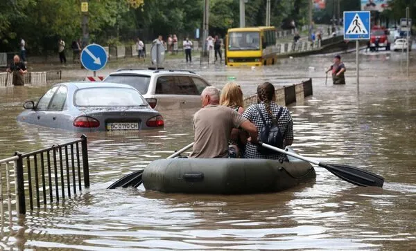 Жах: якої біди наробив у Львові “незвичайний дощ”