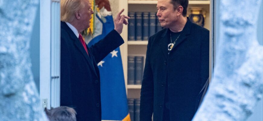 Валіза, вокзал, Африка: Трамп непрозоро натякнув Маску про закриття бізнесу та депортацію "додому"