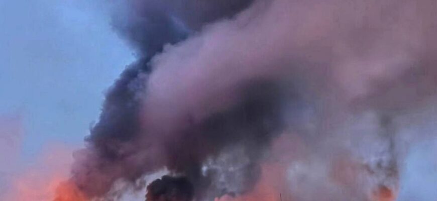 Над Києвом після атаки Росії піднімається дим у різних частинах міста: відомо про одного загиблого