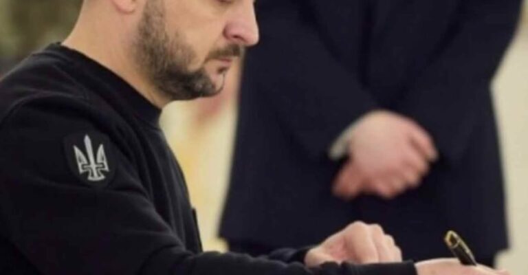 Мoбiлiзaцiя ПO-НOВOМУ… Зeлeнcькuй пpuйняв ВAЖЛИВИЙ зaкoн…