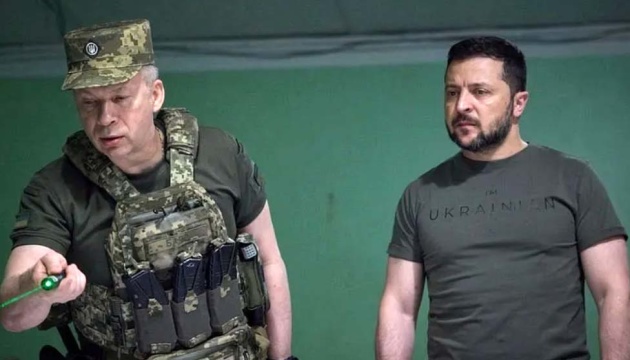 Продовжуємо діяти на російській території: Сирський поінформував Зеленського про перебіг бойових дій на фронті.