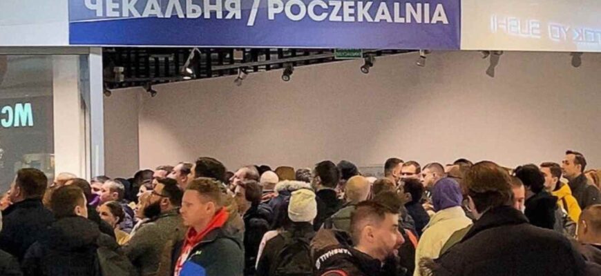 Чи мобілізують українців за кордоном: дипломат назвав умови