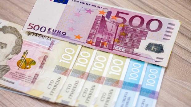 Євро буде по 55 гривень? Аналітики озвучили сценарії для України
