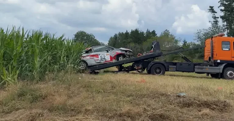Ралійне авто врізалося в натовп у Франції: є жертви