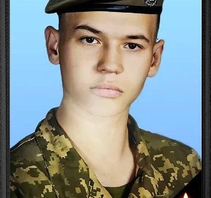 Днями збирався у відпустку: на Донеччині загинув молодий захисник із Київщини. Фото з місця прощання Днями збирався у відпустку: на Донеччині загинув молодий захисник із Київщини. Фото з місця прощання