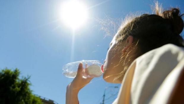 Лікарі б’ють на сполох – ця вода влітку отруйна для організму Лікарі б’ють на сполох – ця вода влітку отруйна для організму