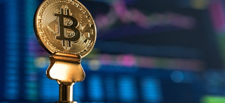 Люди прокинулися казково багатими: Bitcoin раптово рвонув угору – це рекордна сума
