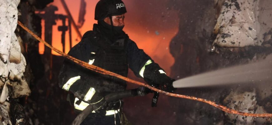 Масштабна атака окупантів: по всій Україні вдарили сотні дронів та ракет – Зеленський зробив важливу заяву