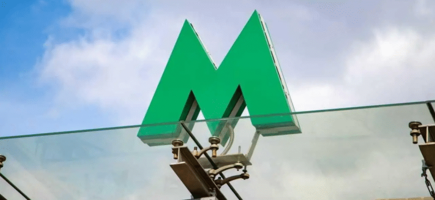 Масштабна НП у Києві: горить метро, рух поїздів змінили – відео