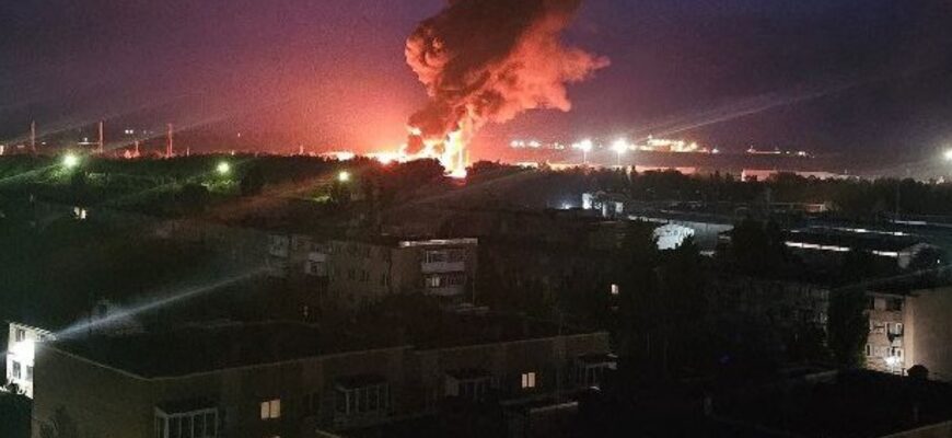 На болотах паніка: наші дрони влаштували бавовну на заводі безпілотників, окупанти в істериці лупнули по пасажирському літаку. Відео