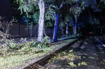 Негода паралізувала Харків: немає світла, затримка поїздів та постраждалі