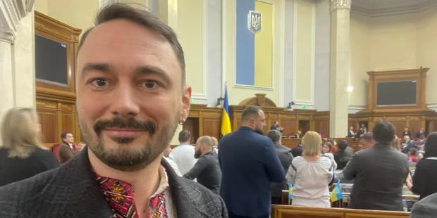“Ніякого безкоштовного транспорту та інших нісенітниць”: Нардеп-“слуга” заявив, що у ветеранів не повинно бути пільг