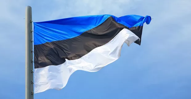 Пасажири дивом врятувались: В Естонії вертоліт упав у Балтійське море