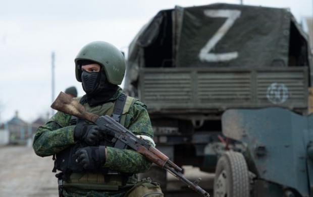 “Підповзають у костюмах собак”: Командир ЗСУ розповів про “креативні” штурми росіян на Краматорському напрямку
