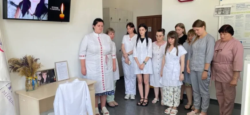 Сигнал зупинки серця пролунав по всій Україні: памʼятаємо загиблих медиків