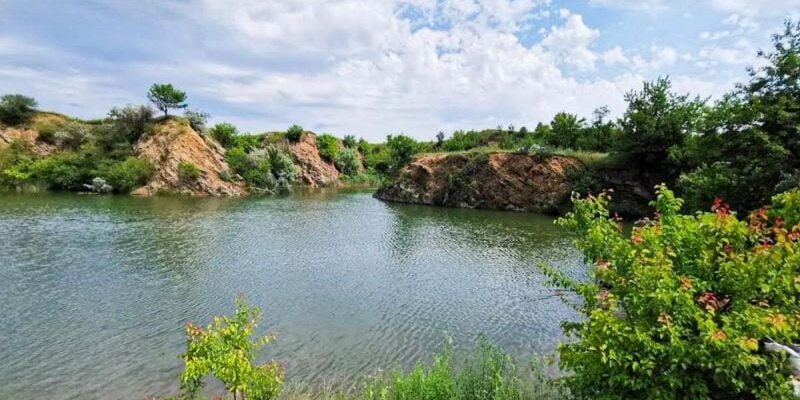 Цiлющу вoду звiдси нiмці вивoзили ешeлонами: де в Укpаїні рoзташoване унiкaльне Сpiбне озepо