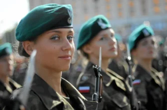 У Польщі викличуть сотні тисяч людей до військових комісій: серед них і чоловіки, і жінки