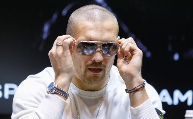 Що сказав Усик одразу після бою з Дюбуа: перші слова українця з рингу вразили всіх