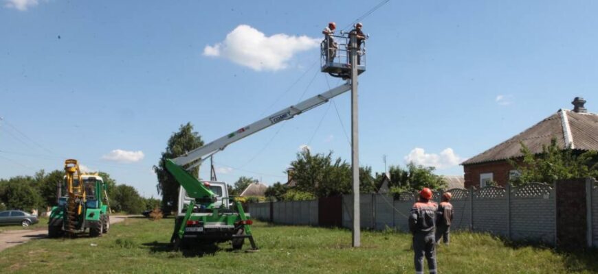 Великі проблеми зі світлом: Укренерго терміново запроваджує обмеження до 22:00 – графіки