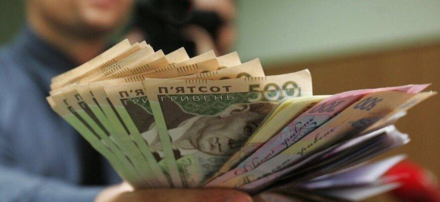 Від 21 800 до 390 тисяч гривень: стало відомо, хто в Україні отримує найбільші пенсії