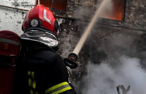 Внаслідок російського обстрілу пошкоджено три корпуси Львівської політехніки (фото)