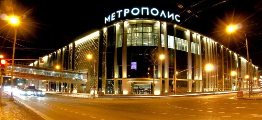 Вогонь охопив ТЦ у Москві: евакуйовано понад 350 людей