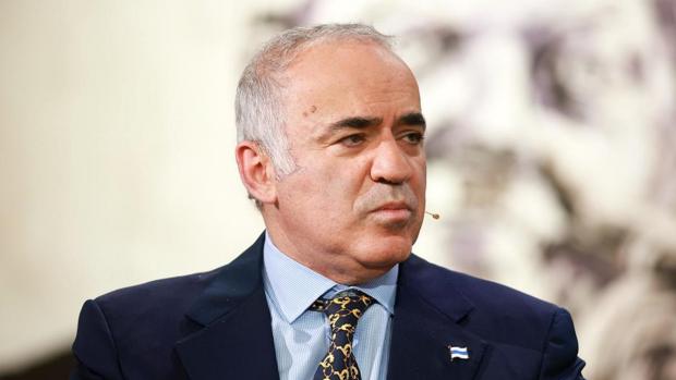 Якщо хтось і повернеться до Росії “першим рейсом”, то це будуть люди з автоматами, – Гаррі Каспаров