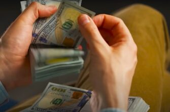 Не чіпайте заначку: вже скоро долар різко подорожчає – який і коли курс валюти буде