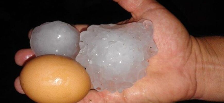 Гігантський град та негода наробила великої біди в 3 областях України. Відео – Ми з України