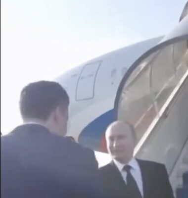 Терміново! Літак путіна приземлився на Алясці, але те, що сталося через 5 хв … Ш0кyвaлo весь світ. Відео