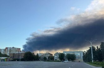 Над містом дим: у Мережі показали наслідки масованого повітряного удару Росії по Кременчуку