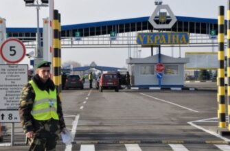 Прикордонники розповіли, що треба мати при собі чоловікам до 22 років для виїзду за кордон