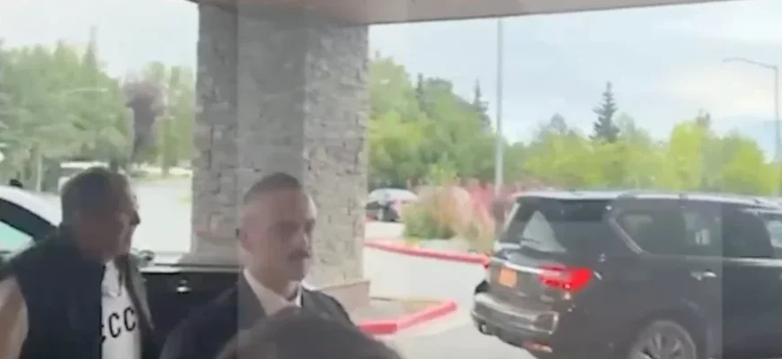 Лавров прибув на Аляску в светрі з написом “СССР”