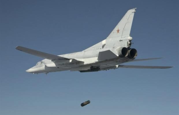 Авіація Путіна вдарила по житловій багатоповерхівці Покровська бомбою ФАБ-3000. Фото та відео воєнного злочину